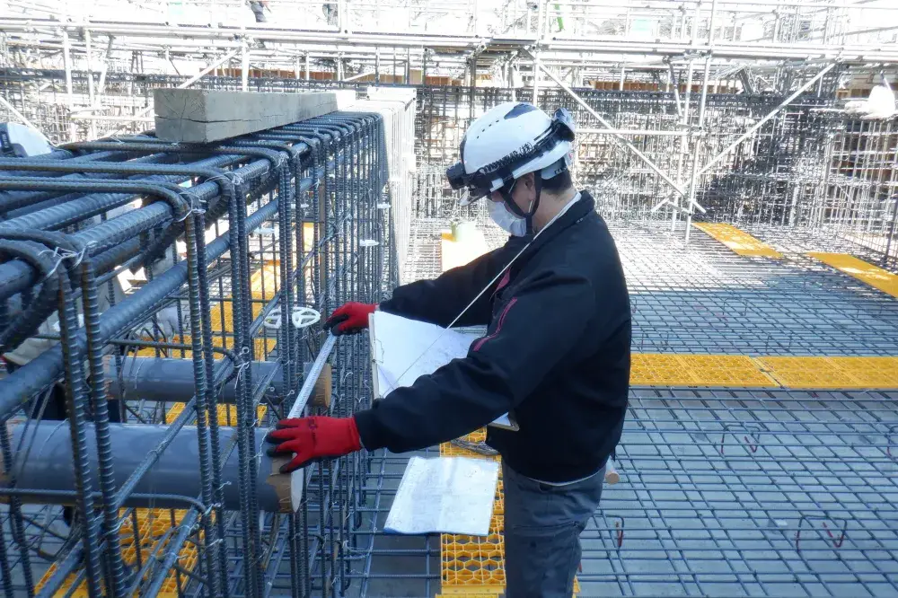 時々現場に行って、工程や進捗を確認します。