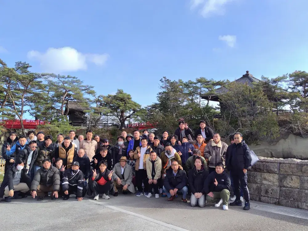 社員旅行の集合写真。海外や道外へも参ります！
