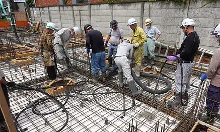 個室寮完備即入寮可／足場鳶・土工急募／日払い可