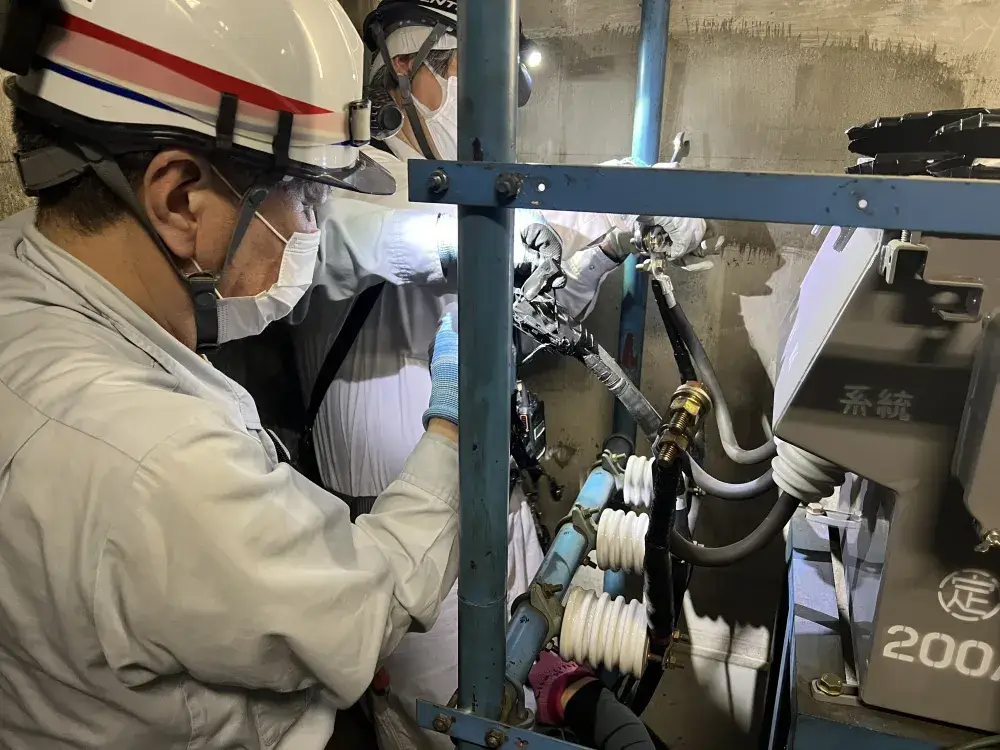 社会の安心・安全に貢献する電気設備施工スタッフ