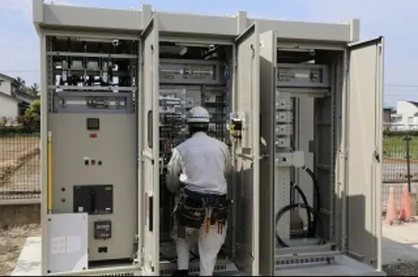 大規模ビル中心の電気工事スタッフ