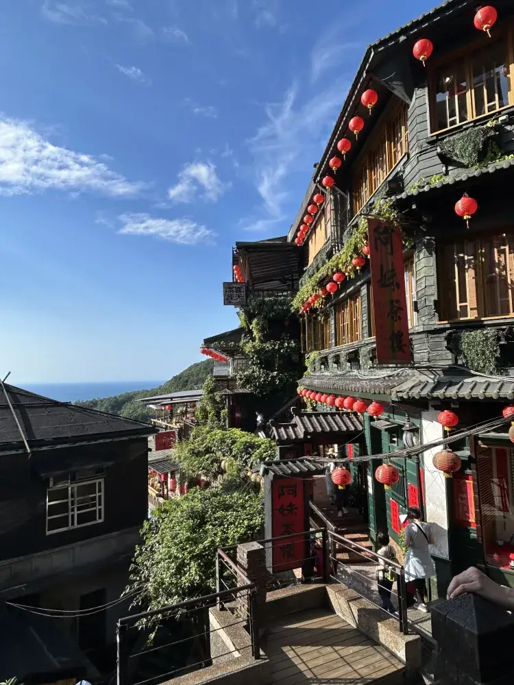 毎年社員旅行を行っています。昨年はアンケートで一番人気だった台湾に行ってきました。