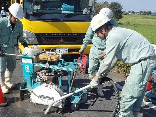 公共下水道の維持管理スタッフ