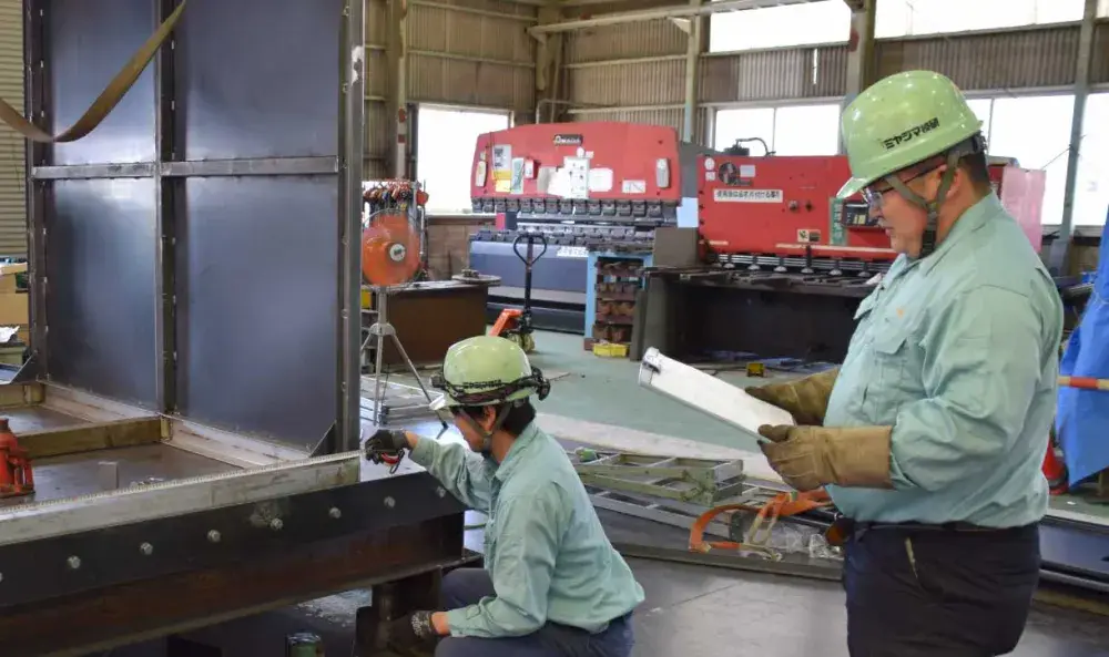 水処理設備の製作・据付スタッフ