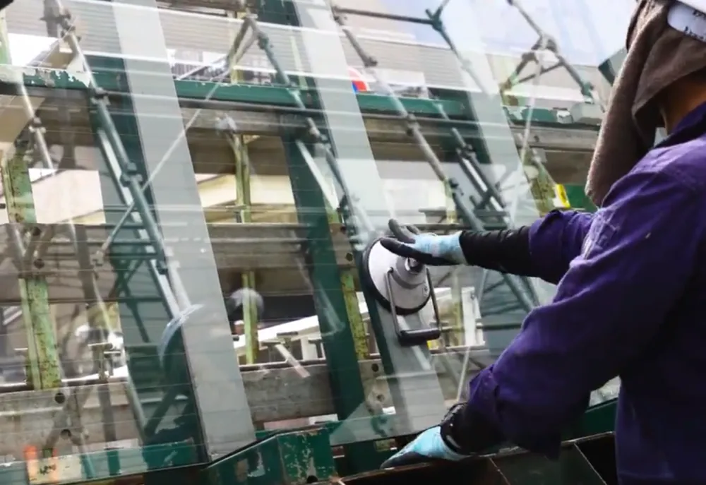 ガラス・サッシ取付／未経験歓迎★残業ほぼなし