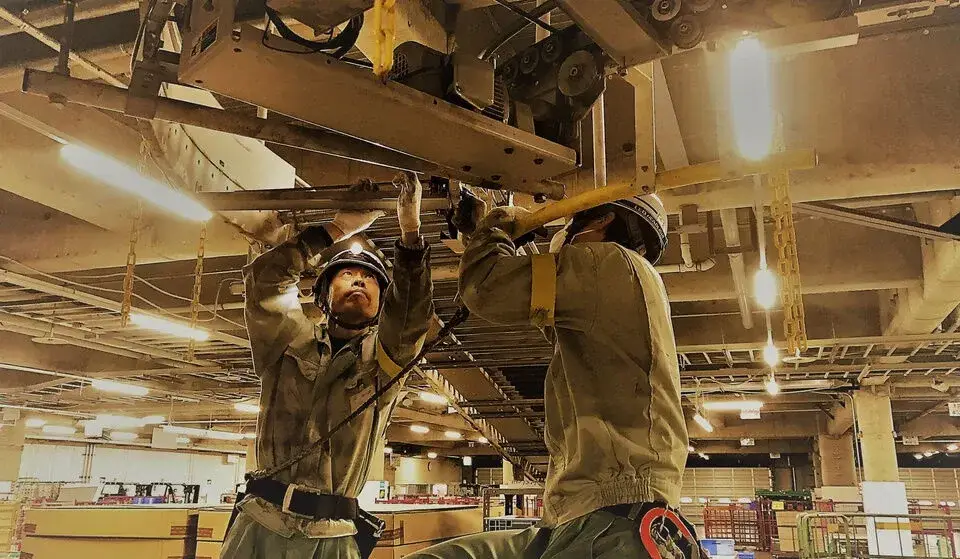 勇気と想像力、愛を持つ仲間と働こう