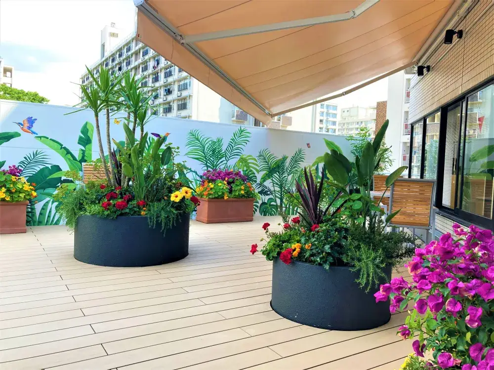 本社で会議の際はテラスで一息。