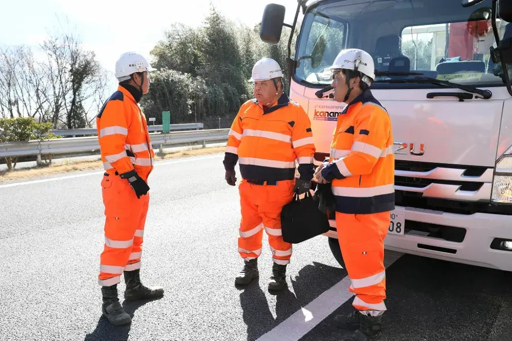 高速道路の保全・規制作業員
