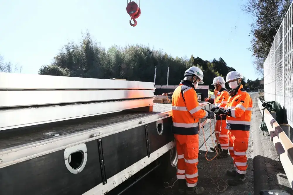 高速道路の保全・規制作業員