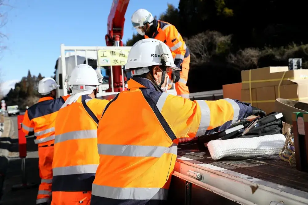 高速道路の保全・規制作業員