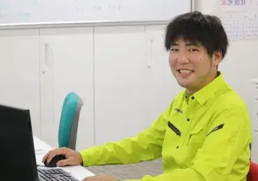 現場と現場の合間は、本社で次の現場計画を立ててます。