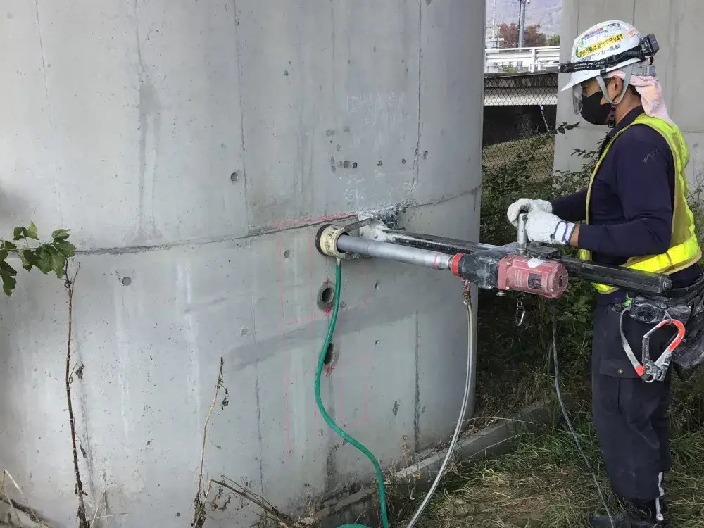 あと施工アンカー施工スタッフ