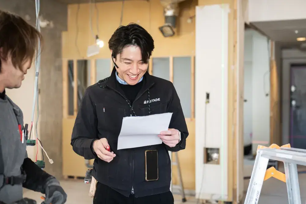 職人さんとコミュニケーションを取りながら、工事内容を相談。