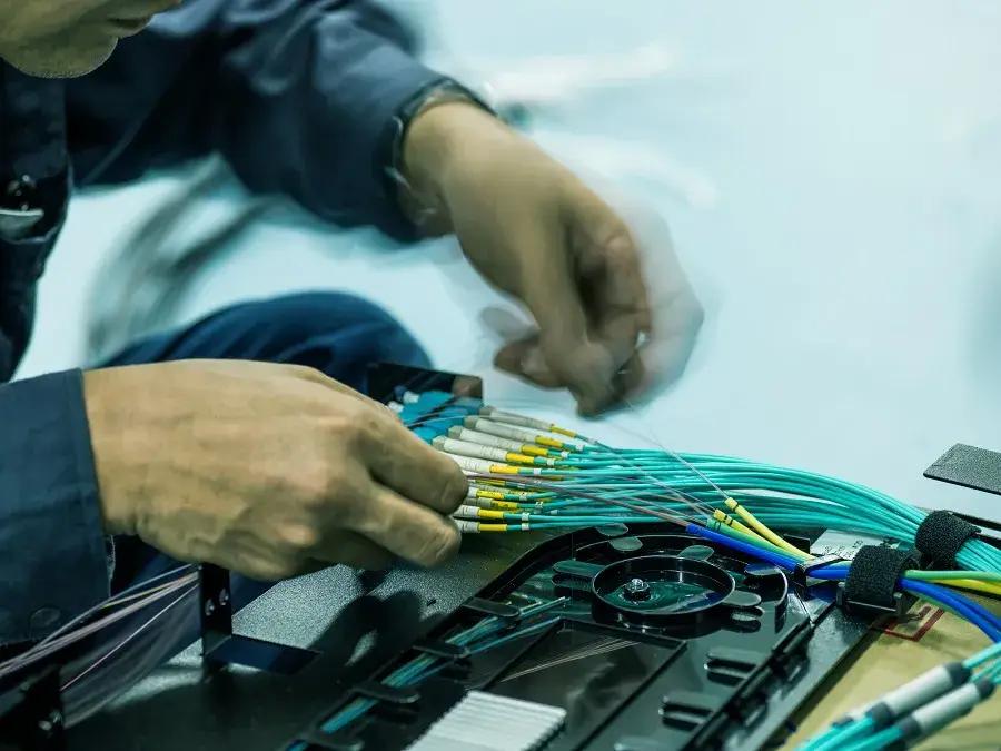 光ファイバー スプライスボックス施工作業