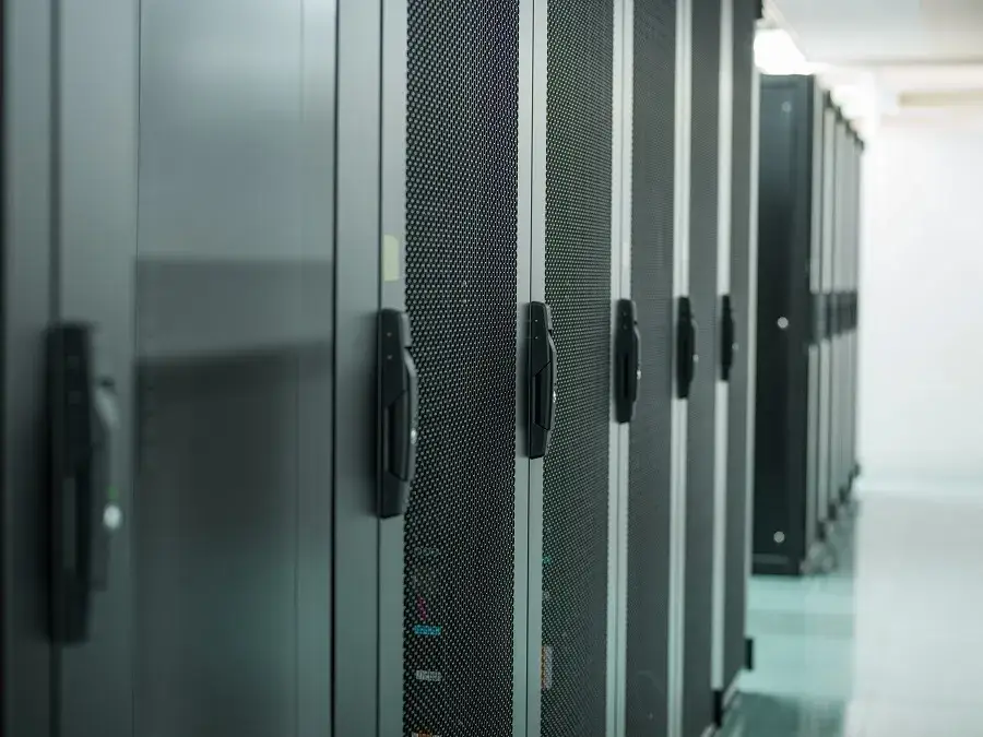 某所データセンターにて