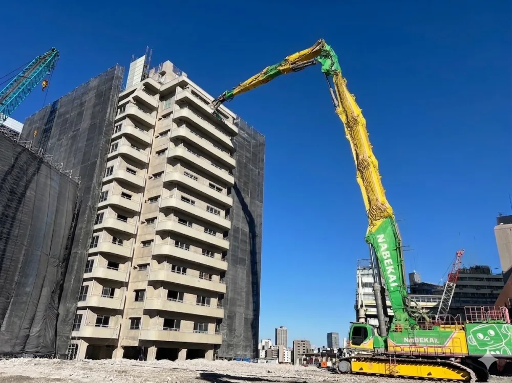 地上解体で施工中