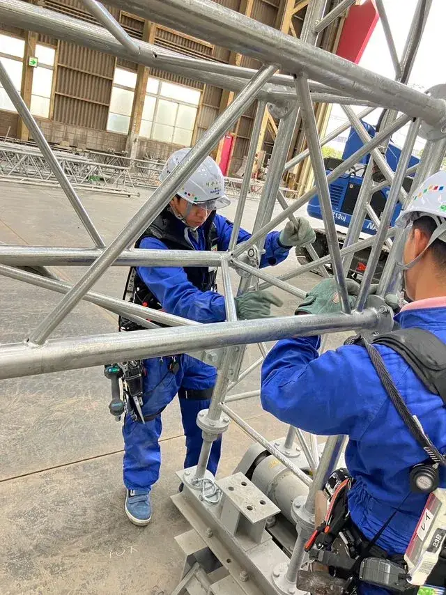 部材の組バラシは鳶職の職員が行ってくれます♪
