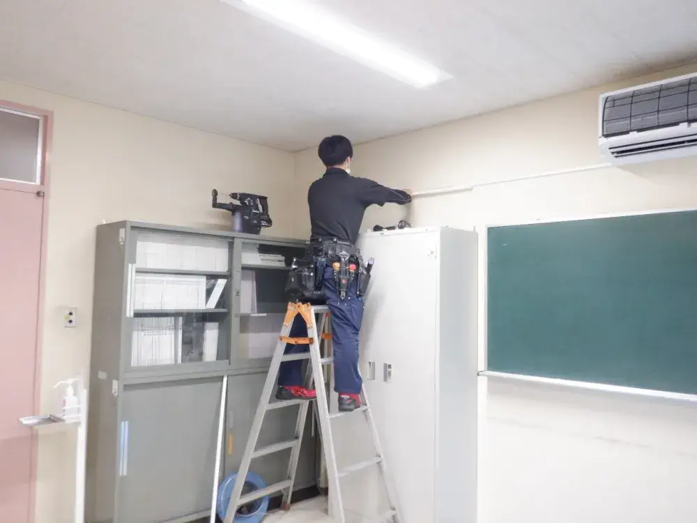 作業風景（空調設置）