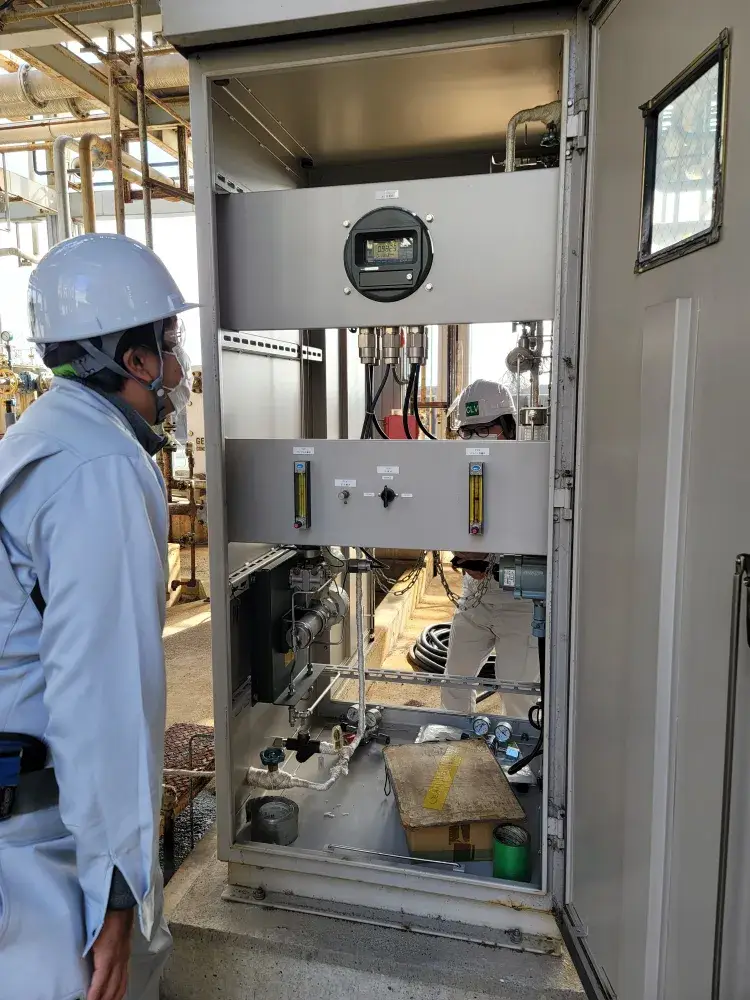 作業風景（重量物の運搬などはありません）