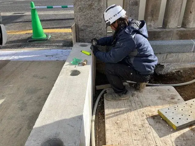 コンクリート塀の設置を行っています