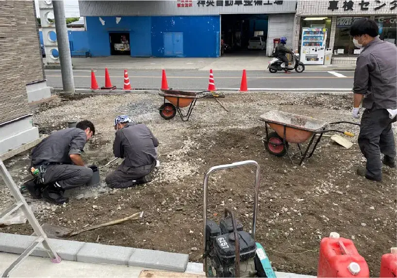 駐車場の鋪装工事(before)