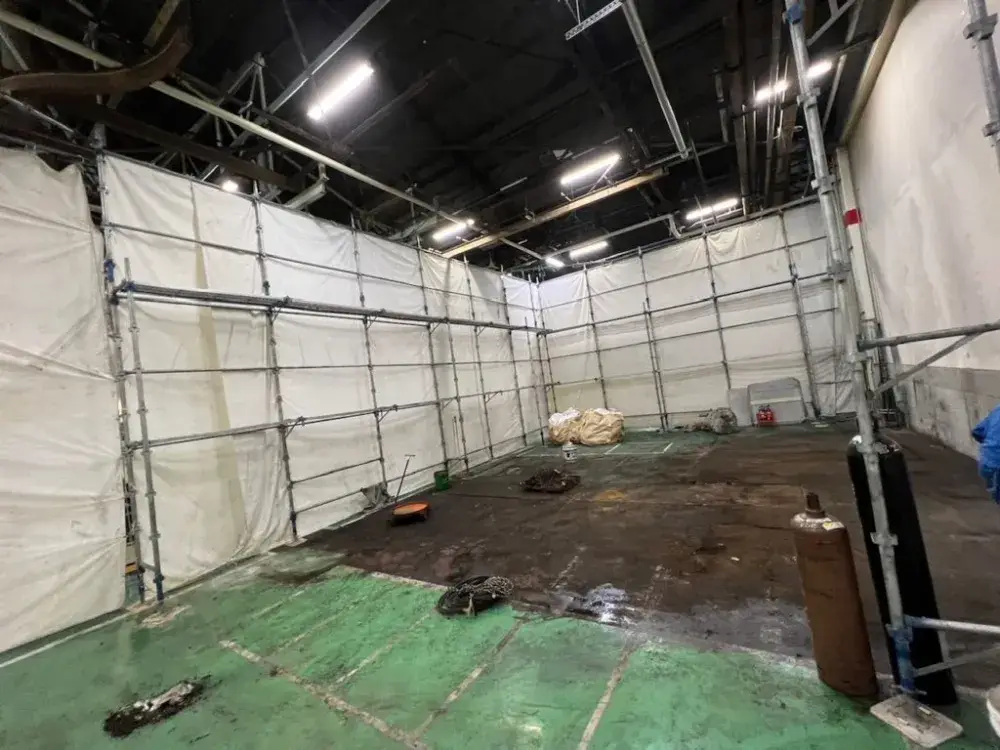 解体作業の写真