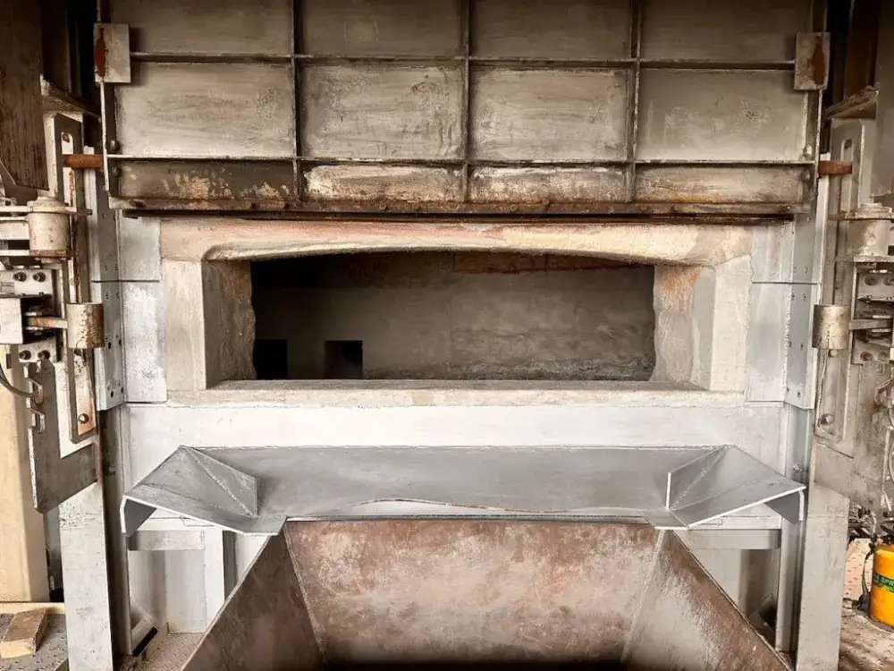 炉口の耐火材更新の写真