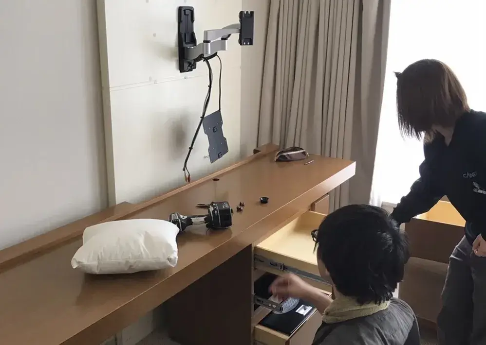 ホテル客室の作業風景