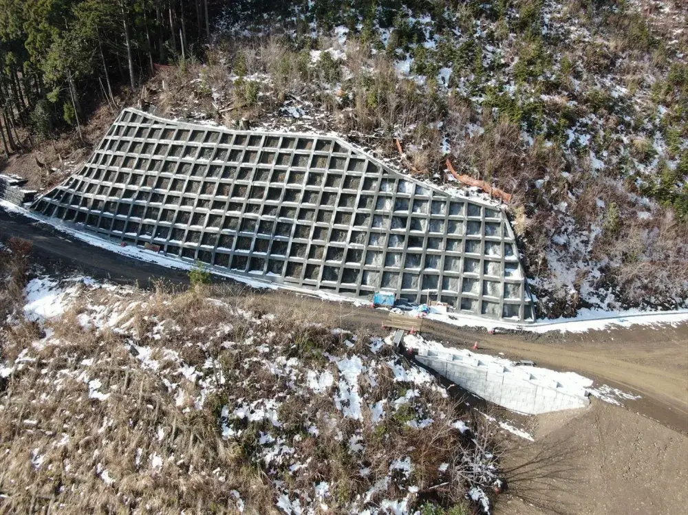 林道開設工事の現場写真です。