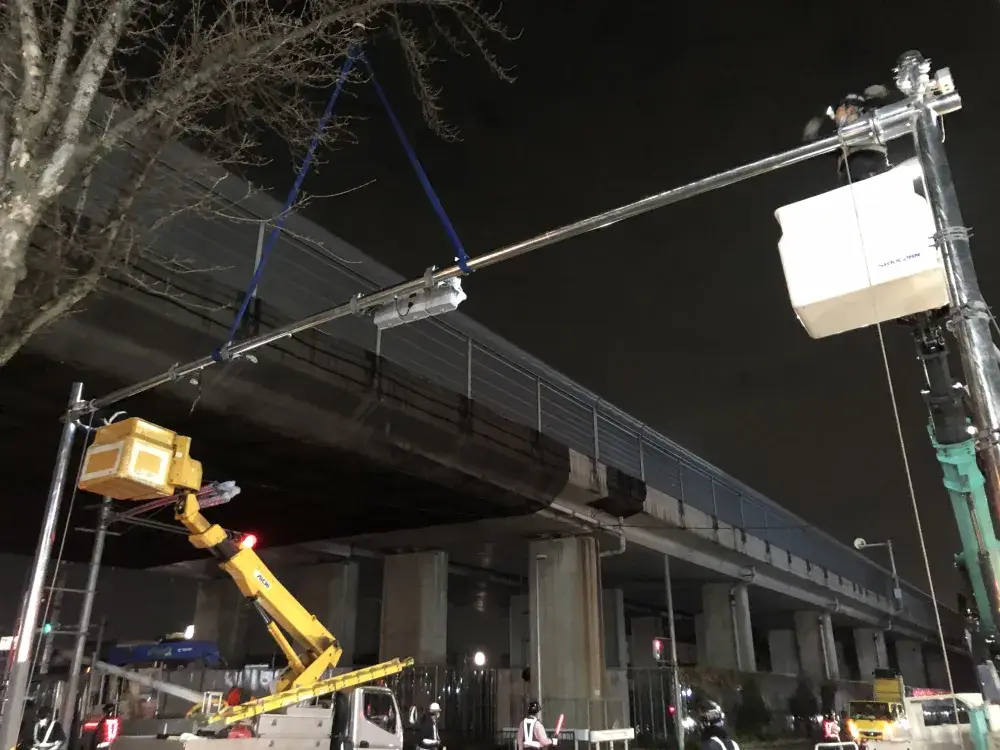 未経験も月給28万円以上！交通信号・道路照明の施工スタッフ