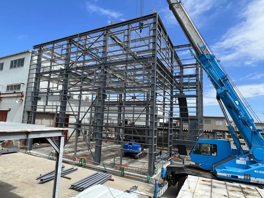 弊社工場の増築工事の風景