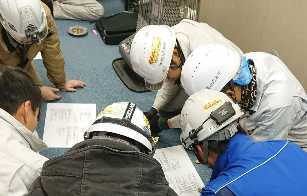 図面を見合わせてのミーティング