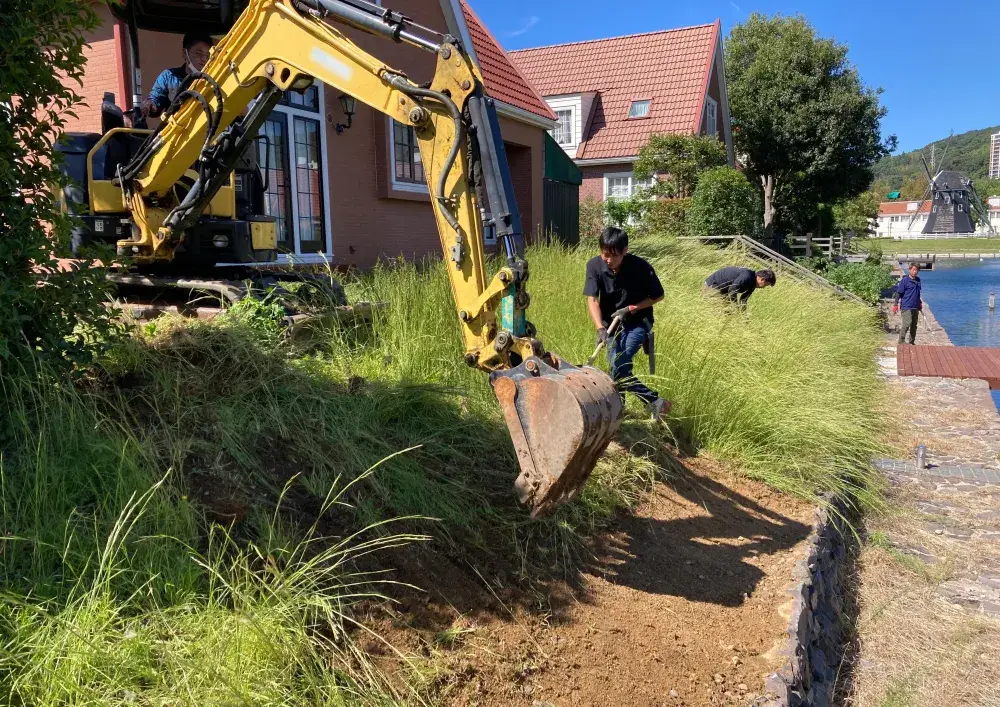 個人別荘の防草工事　お客様の快適な暮らしを支えます
